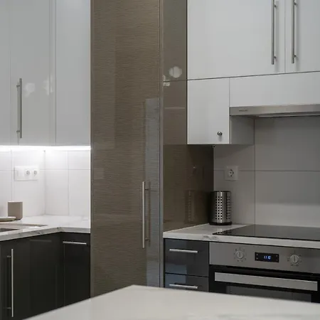 Center New Semi Basement *