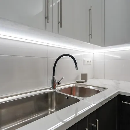 Center New Semi Basement *