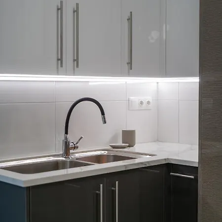 Center New Semi Basement *