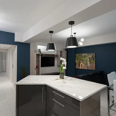 Center New Semi Basement Apartment Athens