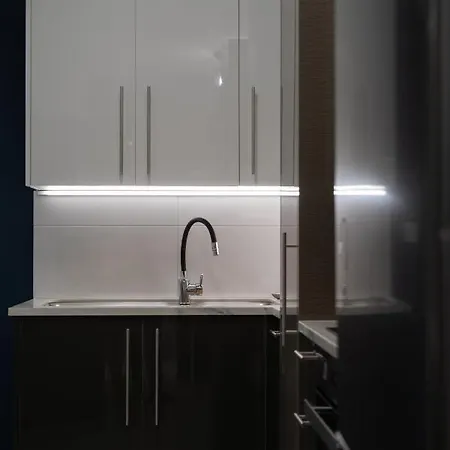Center New Semi Basement *